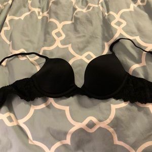 Black, lace Wonderbra, size 32B